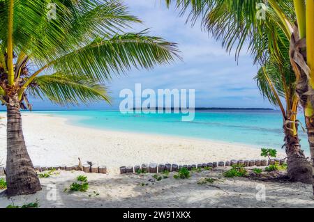 Papua-Neuguinea, Provinz Milne Bay, Sandstrand auf Konfliktinseln Stockfoto