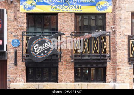 Liverpool, vereinigtes Königreich, 16. Mai 2023 Eingang zum Sir T Hotel und Bar, Live-Musik Stockfoto
