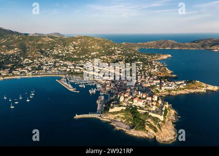 Frankreich, Haute-Corse, Calvi, aus der Vogelperspektive auf die Stadt am Ufer der Insel Korsika Stockfoto