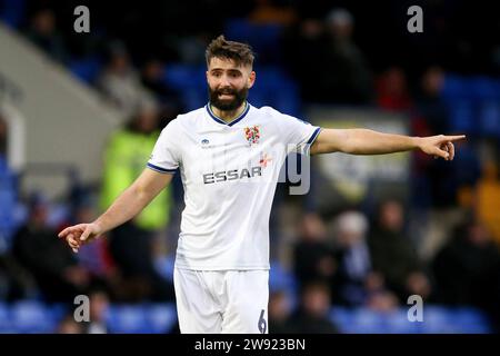 Birkenhead, Großbritannien. Dezember 2023. Jordan Turnbull von Tranmere Rovers sieht aus. EFL Skybet Football League Two Match, Tranmere Rovers gegen Swindon Town im Prenton Park, Birkenhead, Wirral am Samstag, 23. Dezember 2023. Dieses Bild darf nur für redaktionelle Zwecke verwendet werden. Nur redaktionelle Verwendung, .PIC von Chris Stading/ Credit: Andrew Orchard Sportfotografie/Alamy Live News Stockfoto