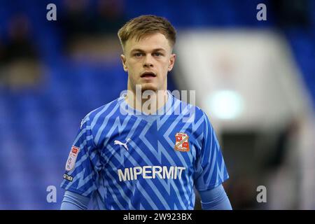 Birkenhead, Großbritannien. Dezember 2023. Murphy Mahoney, Torhüter von Swindon Town, sieht zu. EFL Skybet Football League Two Match, Tranmere Rovers gegen Swindon Town im Prenton Park, Birkenhead, Wirral am Samstag, 23. Dezember 2023. Dieses Bild darf nur für redaktionelle Zwecke verwendet werden. Nur redaktionelle Verwendung, .PIC von Chris Stading/ Credit: Andrew Orchard Sportfotografie/Alamy Live News Stockfoto