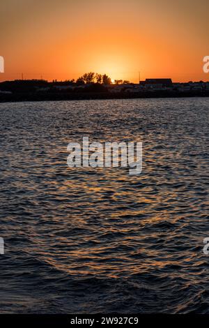 Sonnenuntergang über dem Meer in Barfleur, Manche, Normandie, Frankreich Stockfoto