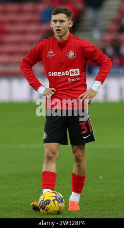 Sunderland, Großbritannien. Dezember 2023. Sunderlands Chris Rigg während des Sky Bet Championship Matches zwischen Sunderland und Coventry City im Stadium of Light, Sunderland am Samstag, den 23. Dezember 2023. (Foto: Michael Driver | MI News) Credit: MI News & Sport /Alamy Live News Stockfoto