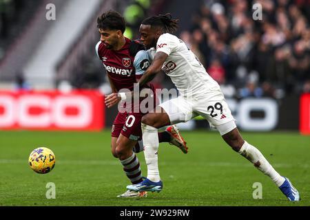 Stratford, Großbritannien. Dezember 2023. Lucas Paqueta von West Ham United am Ball während des Premier League-Spiels zwischen West Ham United und Manchester United im London Stadium in Stratford am Samstag, den 23. Dezember 2023. (Foto: Tom West | MI News) Credit: MI News & Sport /Alamy Live News Stockfoto