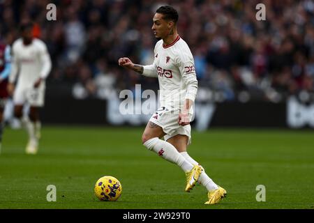 Stratford, Großbritannien. Dezember 2023. Antony of Manchester United spielte am Samstag, den 23. Dezember 2023, im London Stadium in Stratford während des Premier League-Spiels zwischen West Ham United und Manchester United. (Foto: Tom West | MI News) Credit: MI News & Sport /Alamy Live News Stockfoto