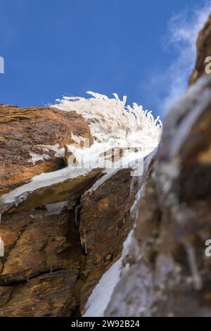 Natureiskulpturen aus Eis in sierra nevada Stockfoto