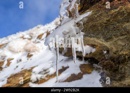 Natureiskulpturen aus Eis in sierra nevada Stockfoto