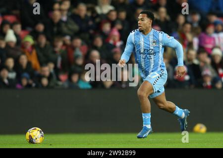 Sunderland, Großbritannien. Dezember 2023. Coventry City's Milan van Ewijk während des Sky Bet Championship Matches zwischen Sunderland und Coventry City im Stadion of Light, Sunderland am Samstag, den 23. Dezember 2023. (Foto: Michael Driver | MI News) Credit: MI News & Sport /Alamy Live News Stockfoto