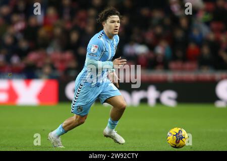 Sunderland, Großbritannien. Dezember 2023. Coventry City's Callum O'Hare während des Sky Bet Championship Matches zwischen Sunderland und Coventry City im Stadium of Light, Sunderland am Samstag, den 23. Dezember 2023. (Foto: Michael Driver | MI News) Credit: MI News & Sport /Alamy Live News Stockfoto