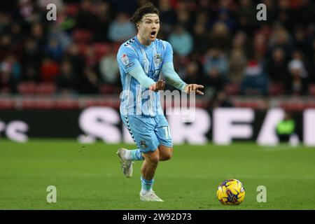 Sunderland, Großbritannien. Dezember 2023. Coventry City's Callum O'Hare während des Sky Bet Championship Matches zwischen Sunderland und Coventry City im Stadium of Light, Sunderland am Samstag, den 23. Dezember 2023. (Foto: Michael Driver | MI News) Credit: MI News & Sport /Alamy Live News Stockfoto