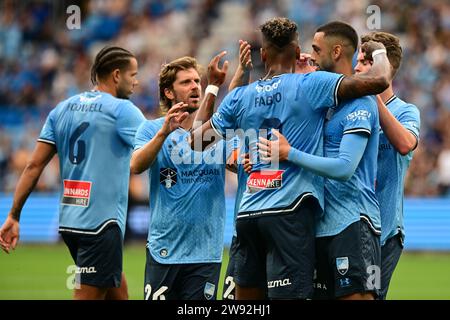 Sydney, Australien. Dezember 2023. Das Sydney FC-Team feiert während des Spiels in der 9. Runde der A-League 2023/24 der Männer zwischen Sydney FC und Western United FC, das im Allianz Stadium ausgetragen wird. Endergebnis: Sydney FC 4:2 Western United FC. (Foto: Luis Veniegra/SOPA Images/SIPA USA) Credit: SIPA USA/Alamy Live News Stockfoto