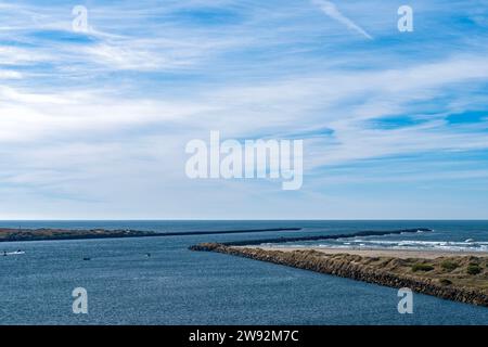 Der Yaquina Bay Steg erstreckt sich in Newport in Oregon, USA in den Pazifik Stockfoto