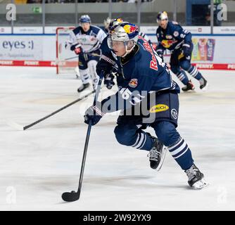 München, Deutschland. Dezember 2023. Nikolaus Heigl (EHC Red Bull Muenchen, Nr. 15). EHC Red Bull München gegen Iserlohn Roosters, Eishockey, DEL, 30. Spieltag, Saison 2023/2024, 23.12.2023. Foto: Eibner-Pressefoto/Heike feiner Credit: dpa/Alamy Live News Stockfoto