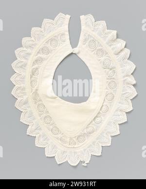 Platte aus weißer Baumwolle (?) Mit horizontalen, gewebten Streifen und Zwischenmaterial und Rand englischer Stickerei, zwischen welchen Kanten mit Nieten, anonyme Platte aus weißer Baumwolle (?) Mit horizontalen, gewebten Streifen und Zwischenstück und Rand aus englischer Stickerei, dazwischen Ränder mit Nieten. Stickerei aus Baumwolle (Textil) Stockfoto