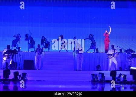 NEJ aka Nej (Nejoua Laamri) Konzert à Paris Bercy ACCOR Arena Stockfoto