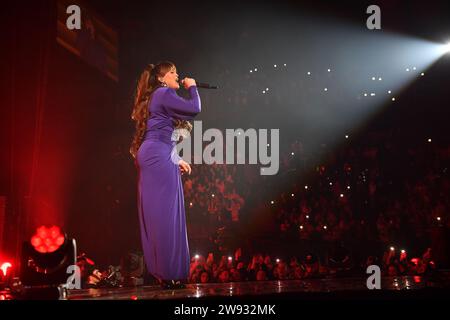 NEJ aka Nej (Nejoua Laamri) Konzert à Paris Bercy ACCOR Arena Stockfoto