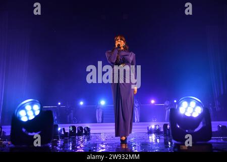 NEJ aka Nej (Nejoua Laamri) Konzert à Paris Bercy ACCOR Arena Stockfoto