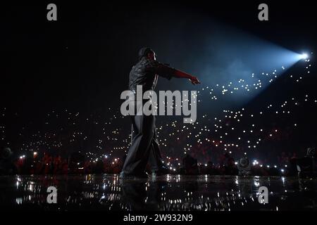 NEJ aka Nej (Nejoua Laamri) Konzert à Paris Bercy ACCOR Arena Stockfoto