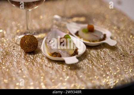 Degustation Vorspeisen für Besucher von großen Köchen der französischen Haute Cuisine Restaurants, Winterfestival, Avenue de Champagne, Epernay, Frankreich Stockfoto