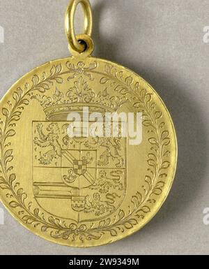 Ehrenmedaille von Friedrich Henry an Piet Hein, anonym, 1629 Medaille Piet Heynpenning, Goldmedaille mit tragendem Auge. Vorne: In Bladerkrans mit zwei Bögen die gekrönte Waffe von Oranje-Nassau. Rückwärts: Kompakter Blaskranz mit 2 knopfförmigen Ornamenten als Verbindung; Innenbeschriftung. Niederlande Gold (Metall) markantes Wappen (Metallverarbeitung) (Symbol der Souveränität) Stockfoto