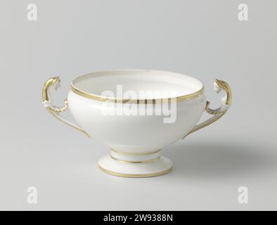 Tureen mit goldenen Borten und Frauenköpfen, anonym, um 1800 Turen Terrine aus Porzellan auf Höhe, ausbreitender Fuß mit bedrucktem eiförmigen Korpus und leicht eingekerbter, gerader Kante. Die beiden Ohren haben die Form einer Blattvank, die in einem Frauenkopf kurz vor dem Rand endet. Mit goldenen Reifen lackiert. Auf der Unterseite mit Nr. gekennzeichnet 9 und CO 61. Frankreich Porzellan. Glasur. Goldmalerei/Vergoldung/Verglasung Stockfoto