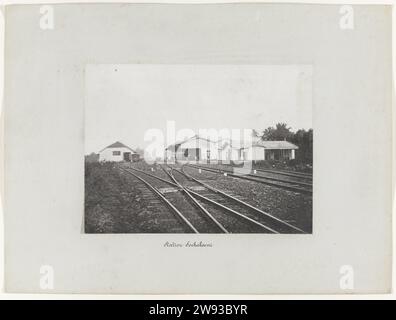 Station Soekaboemi, anonym, 1880 - 1888 Fotografieren Sie die Station Soekaboemi. Teil einer Gruppe von 62 Fotos in einer Box mit der Aufschrift „Staatsspoorwegen auf Java“ von 1888. Java-Unterstützung für Fotos Sukabumi Stockfoto