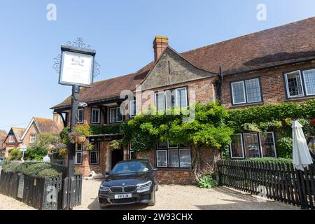 Beaulieu Village im New Forest und Montagu Arms Hotel und Montys Restaurant, Hampshire, England, Großbritannien, 2023 Stockfoto