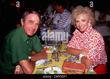 **DATEIFOTO** Selma Archerd ist verstorben. Army Archerd und Selma Archerd um 1980 s Copyright: XRalphxDominguez/MediaPunchx Stockfoto