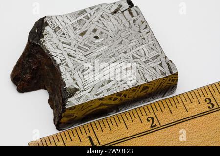 Aletai Meteoritenfragment - Säure geätzt, um Widmanstatten Muster zu zeigen Stockfoto