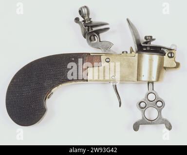 Zünderanzünder, anonym, ca. 1850 - ca. 1900 Tander Box mit rechteckiger Kupferschublade und Holzfenster-Teach-Kolben. Der Hahn besteht aus Eisen und hat einen runden Stift am Kopf, der festgezogen werden kann, um den Feuersteinbrunnen zu befestigen. Der Feuerstahl besteht aus Eisen und hängt über einer runden Öffnung, in der der Zunder platziert wurde. Der Sockel der Zunderbox besteht aus Eisen und hat zwei Beine, auf denen die Zunderbox ruhen kann. Der Sockel hat ein rundes Loch mit drei kleineren Löchern darüber. Der Traktor besteht aus Eisen und hat einen kleinen Bogen, damit der Finger besser greifen kann. West-Europa Slot: Co Stockfoto