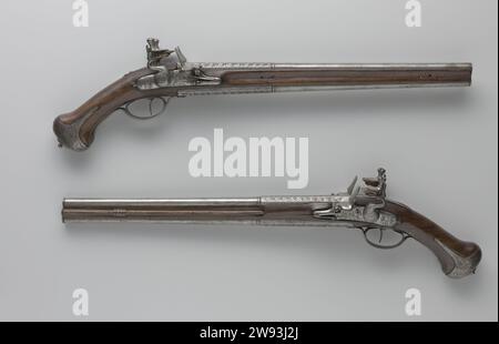 Dubbelloops Flint Gun, Anonym, 1660 - 1665 Flintlock Pistole Dubbelloops Flint Gun oder Dock Gun; Teil eines Paares. Die beiden Schlösser sind links und rechts angebracht; das rechte Schloss dient dem oberen Lauf; die Gräben sind mit Lobpreisungen versehen und haben einen Drachenkopf auf dem Haan; mit einer Inschrift versehen. Die beiden Läufe sind übereinander montiert; auf der Rückseite billig mit Lob vor granuliertem Hintergrund. Der Kolben hat eine geriffelte Vorderseite und die Brust der Brust. Der Eisenteig ist nicht verziert, mit Ausnahme der Bracket Crop, die auf die gleiche Weise wie die Schlaufe verziert ist; die Kolbenhaube ist mit Gravur versehen Stockfoto