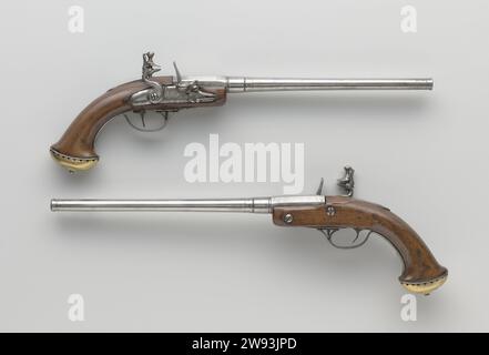 Aufzuchtfeuergewehr, Jean Louroux, ca. 1665 Feuersteinpistole Feuersteingewehr oder Kavalleristen; Teil eines Paares. Das Schloss ist gemeißelt und mit Lob, einem Vogel und einer Signatur mit Ranken versehen. Der Fass kann teilweise abgeschraubt werden und ist oben mit Lob eingraviert und unten mit den Buchstaben CMLi, einer gekrönten Rose, dem Buchstaben L und der Lovrov-Signatur markiert; der Trompe hat die Form einer Tulpe wie einer Kanone und einen Kragen. Die Kolbenhaube ist mit vergoldetem Kupfer befestigt, der Rest der Pistole mit Eisen und besteht aus einer Gabelschlepperhalterung mit drei Eisenknöpfen und einem Fl Stockfoto