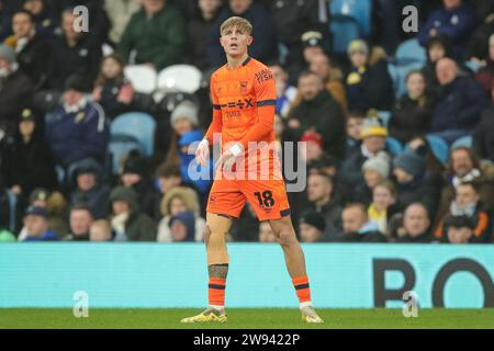 Leeds, Großbritannien. Dezember 2023. Brandon Williams #18 von Ipswich Town während des Sky Bet Championship Matches Leeds United vs Ipswich Town at Elland Road, Leeds, Großbritannien, 23. Dezember 2023 (Foto: James Heaton/News Images) in Leeds, Großbritannien am 23.12.2023. (Foto: James Heaton/News Images/SIPA USA) Credit: SIPA USA/Alamy Live News Stockfoto