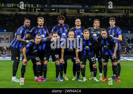 Mailand, Italien. Dezember 2023. Die Mannschaft des FC Internazionale tritt 2023/24 im Giuseppe Meazza Stadium auf. ENDPUNKTZAHL : Inter 2 | 0 Lecce (Foto: Fabrizio Carabelli/SOPA Images/SIPA USA) Credit: SIPA USA/Alamy Live News Stockfoto