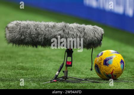 Mailand, Italien. Dezember 2023. Orbita Puma Offizieller Matchball der Serie A 2023/24 zwischen dem FC Internazionale und US Lecce im Giuseppe Meazza Stadium. ENDPUNKTZAHL : Inter 2 | 0 Lecce (Foto: Fabrizio Carabelli/SOPA Images/SIPA USA) Credit: SIPA USA/Alamy Live News Stockfoto