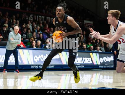 23. Dezember 2023 Moraga, CA USA Missouri State Guard Chance Moore (0) fährt während des NCAA Men's Basketball Spiels zwischen Missouri State Bears und den Saint Mary's Gaels zum Basketball. Missouri State schlug Saint Mary's 69-64 im University Credit Union Pavilion Moraga Calif Thurman James/CSM Stockfoto