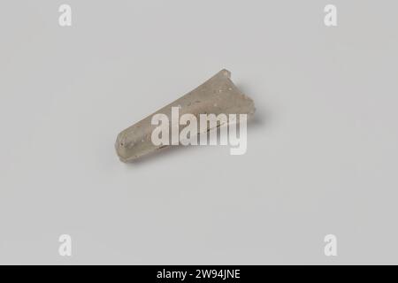 Fragment gerader Stahl aus Glas aus dem Wrack der Ostindianer Hollandia, Anonym, 1700 - in oder vor 1743 Trinkglas Glas, Stängelglas, Stängelglas, Stängelglas, Schäfte, glatt; Fragment, ID NG 1980-27H798. Niederlande Glas an zweiter Stelle Stockfoto