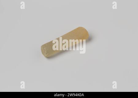 Fragment gerader Stahl aus Glas aus dem Wrack der Ostindianer Hollandia, Anonym, 1700 - in oder vor 1743 Trinkglas Glas, Stängelglas, Stängelglas, Stängelglas, Schäfte, glatt; Fragment, kreisförmig, hohler Kern, leicht verjüngend, erodiert. Niederlande Glas an zweiter Stelle Stockfoto