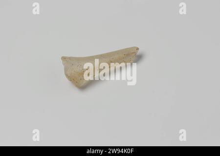Fragment gerader Stahl aus Glas aus dem Wrack der Ostindianer Hollandia, Anonym, 1700 - in oder vor 1743 Trinkglas Glas, Stängelglas, Stängelglas, Stängelglas, Schäfte, glatt; Fragment, ID NG 1980-27H798. Niederlande Glas an zweiter Stelle Stockfoto
