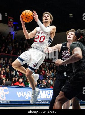 Dezember 2023 Moraga, CA U.S.A. St. Marias Garde Aidan Mahaney (20) fährt während des NCAA Männer Basketballspiels zwischen Missouri State Bears und den Saint Mary's Gaels zum Basketball. Missouri State schlug Saint Mary's 69-64 im University Credit Union Pavilion Moraga Calif Thurman James/CSM Stockfoto