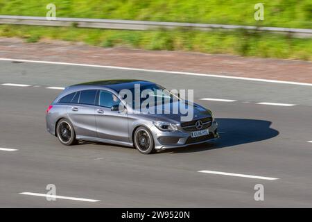 2016 Mercedes-Benz CLA 220 AMG Sport D Auto Cla220d 177 7G-DCT Auto Start/Stop Grey Car Estate Diesel 2143 ccm; Fahrt auf der Autobahn M6 im Großraum Manchester, Großbritannien Stockfoto