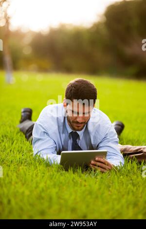 Geschäftsmann mit einem digitalen tablet Stockfoto