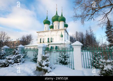 Die antike Kathedrale von Theodore Ikone der Gottesmutter (1687) in einer Winterlandschaft. Jaroslawl, der Goldene Ring Russlands Stockfoto