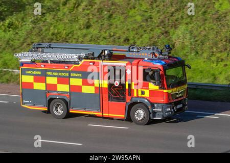 2019 Feuer & Notfall Rettungswagen, Ausschreibung, Rettungsdienste, MAN 6871cc Diesel Rettungsfahrzeug. MAN TGM 18,320 Trucks auf der Autobahn M6 in Lancashire Großbritannien Stockfoto