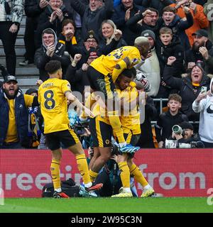 Wolverhampton, Großbritannien. Dezember 2023. Während des Premier League-Spiels zwischen den Wolverhampton Wanderers und Chelsea in Molineux, Wolverhampton, England am 24. Dezember 2023. Foto von Stuart Leggett. Nur redaktionelle Verwendung, Lizenz für kommerzielle Nutzung erforderlich. Keine Verwendung bei Wetten, Spielen oder Publikationen eines einzelnen Clubs/einer Liga/eines Spielers. Quelle: UK Sports Pics Ltd/Alamy Live News Stockfoto