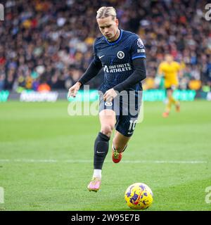 Wolverhampton, Großbritannien. Dezember 2023. Chelsea’s Mykhaylo Mudryk trat am 24. Dezember 2023 im Premier League-Spiel zwischen den Wolverhampton Wanderers und Chelsea in Molineux in Wolverhampton in England an. Foto von Stuart Leggett. Nur redaktionelle Verwendung, Lizenz für kommerzielle Nutzung erforderlich. Keine Verwendung bei Wetten, Spielen oder Publikationen eines einzelnen Clubs/einer Liga/eines Spielers. Quelle: UK Sports Pics Ltd/Alamy Live News Stockfoto