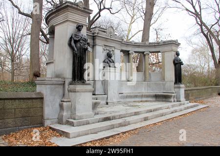 Richard Morris Hunt Memorial, 70th Street, an der Central Park East Perimeter Wall, New York, NY, USA Stockfoto