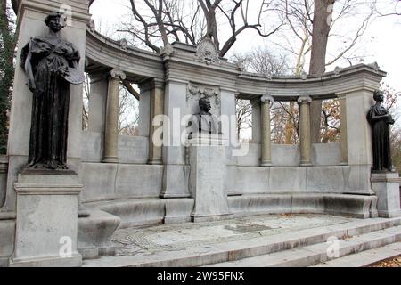 Richard Morris Hunt Memorial, 70th Street, an der Central Park East Perimeter Wall, New York, NY, USA Stockfoto