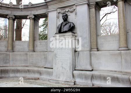 Richard Morris Hunt Memorial, 70th Street, an der Central Park East Perimeter Wall, New York, NY, USA Stockfoto