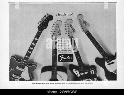 Eine Retro-Werbung aus einer Musikzeitschrift der Mitte der 1960er Jahre für Fender-Gitarren und Verstärker. Stockfoto